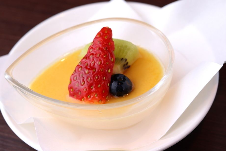 季節のデザートまたは杏仁豆腐（432）