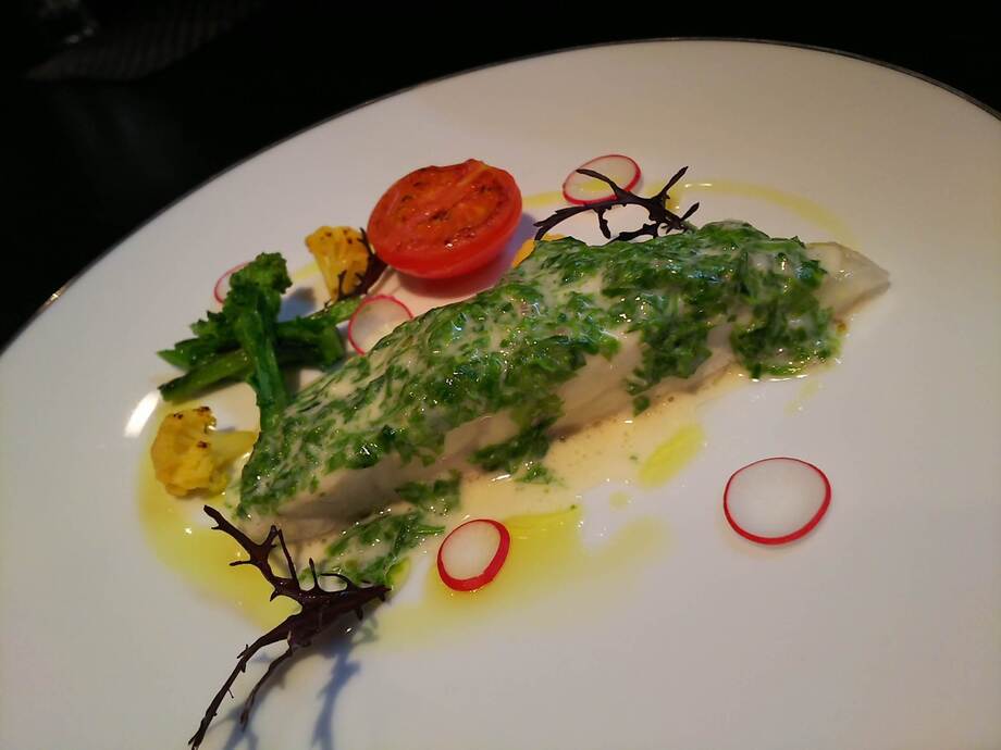 タイの白ワイン蒸し～青さ海苔のソース