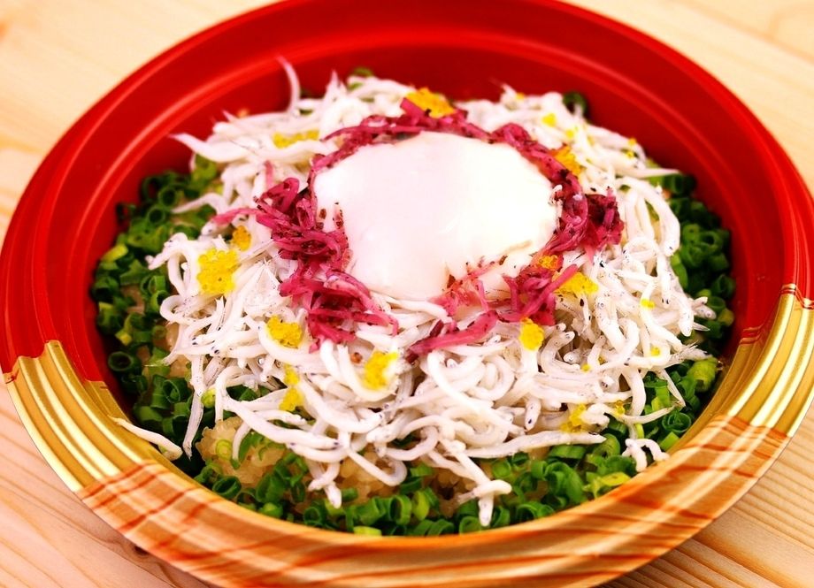 江ノ島名物　温玉しらす丼