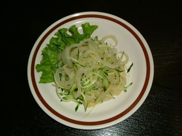 クラゲの辛子酢醤油あえ（800円）