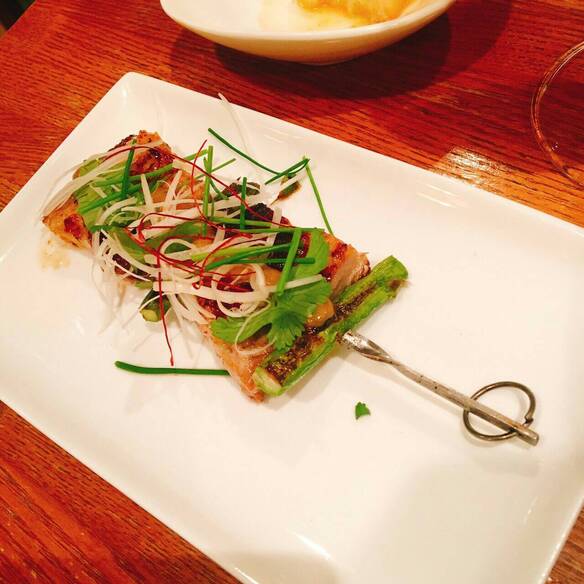 アジアンポークとアスパラガスの串焼き　スパイシー味噌バターソース　（金賞受賞作品）　1Ｐ (Charcoal Grileed Skewered Asian Pork with Spicy Miso Butter Sauce)