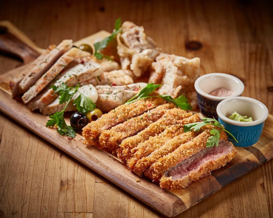 ３種肉盛り合わせ（￥２９８０）