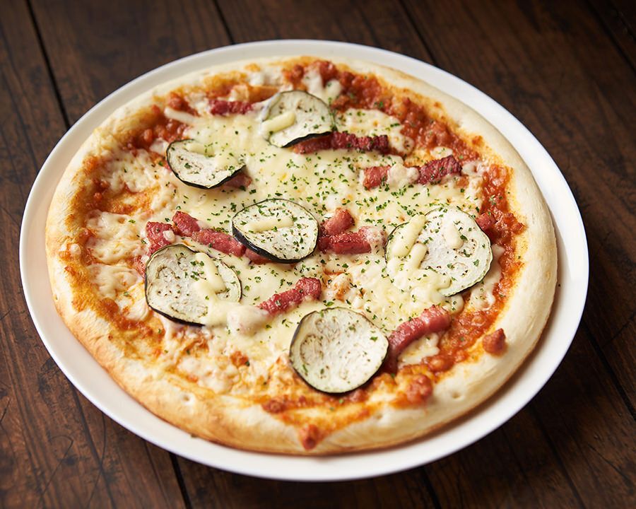 茄子と厚切りベーコンのピザ（Ｍ）（￥１１８０（М））