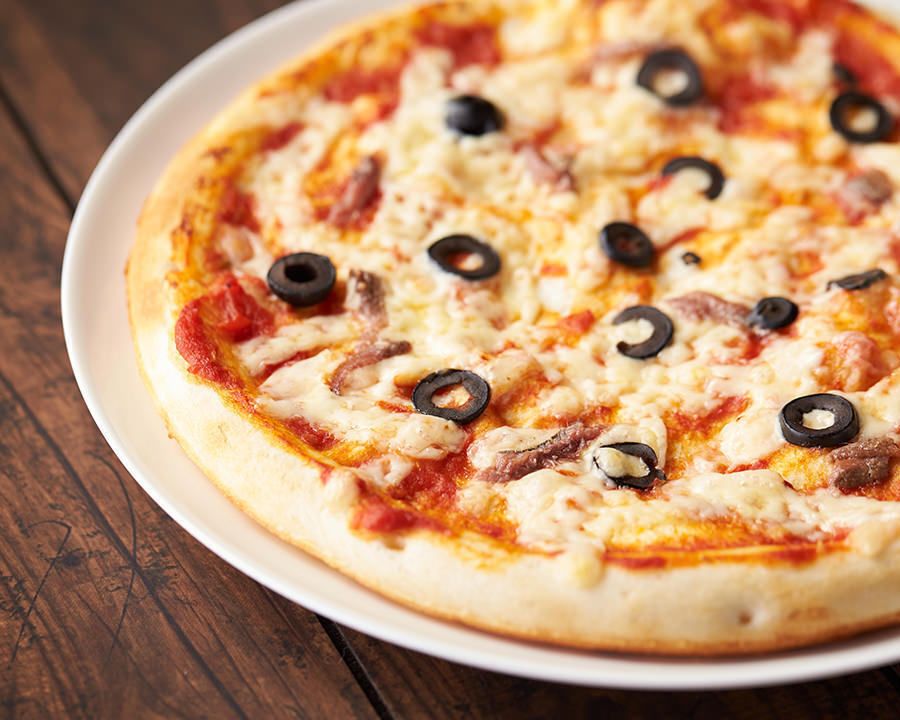 アンチョビとブラックオリーブのピザ（￥１１８０（М））