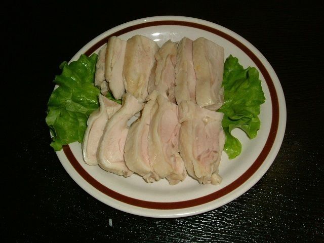蒸し鶏（600円）