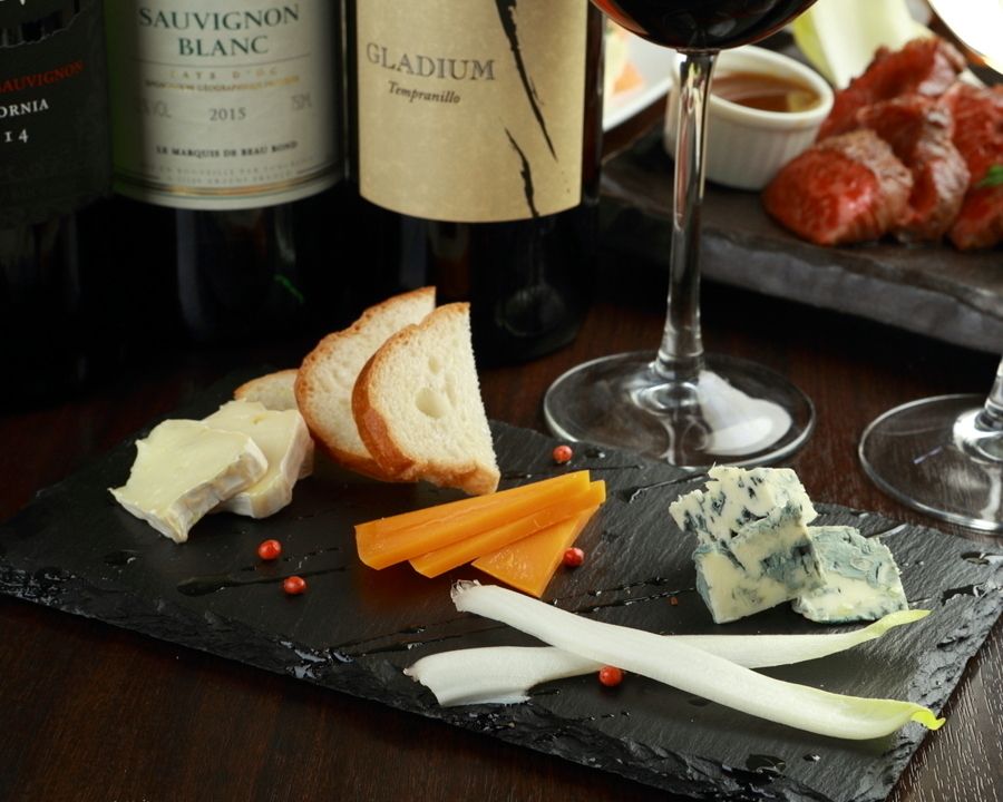 チーズ盛り合わせ３種  