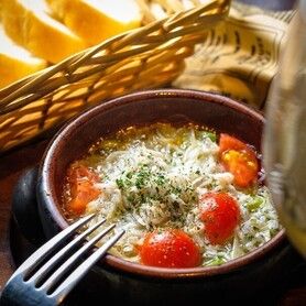 海老と釜揚げしらすのアヒージョ  