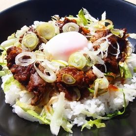 牛すじのどて煮丼