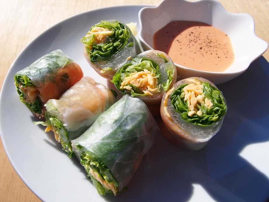 生ハムとチェダーチーズの生春巻き