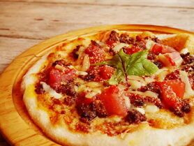 チリミートとサルサソースのメキシカンピザ