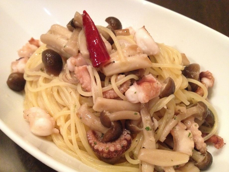 真蛸とキノコのペペロンチーノ