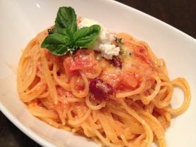 バジルとリコッタチーズのトマトソース