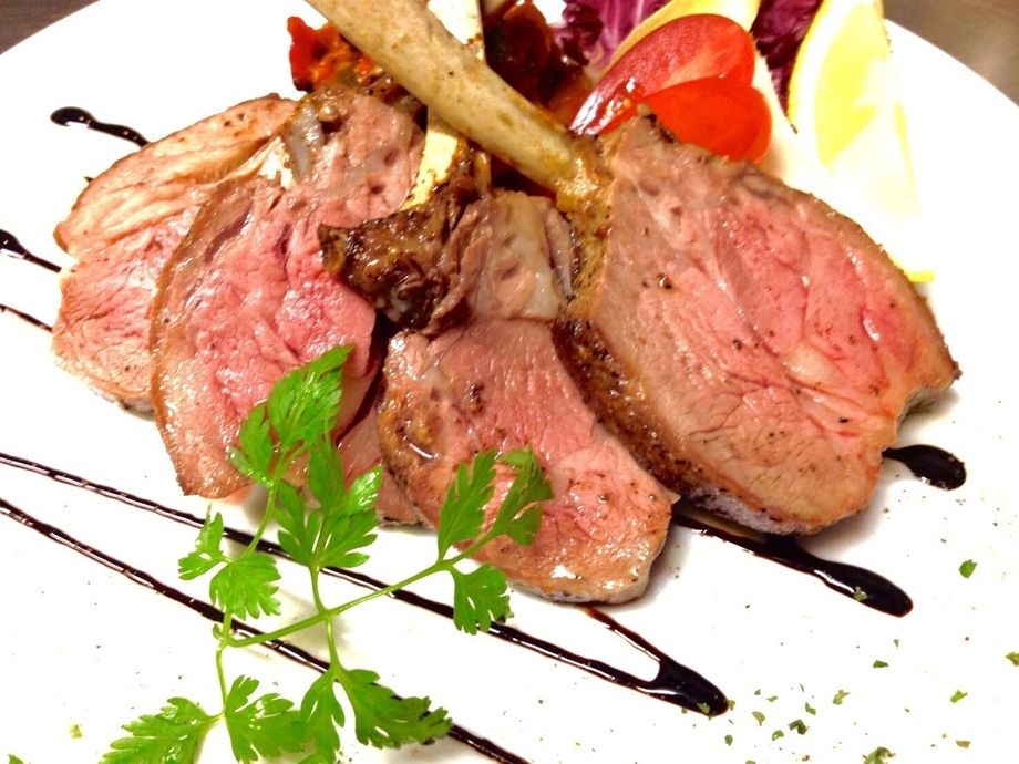 骨付きラム肉のロースト 赤ワインとバルサミコのソース