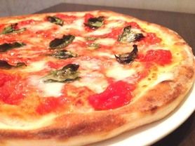 マルゲリータ お馴染 トマトソース モッツァレラチーズ、バジル