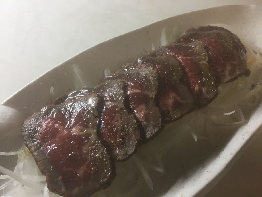 牛たたきガーリック風味（580円）