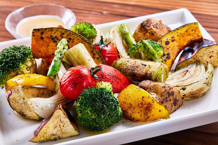 わら焼きした八種野菜のバーニャカウダ（790）