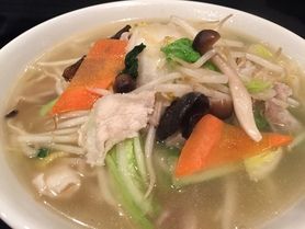 たっぷり野菜のタンメン（ハーフサイズもあります）