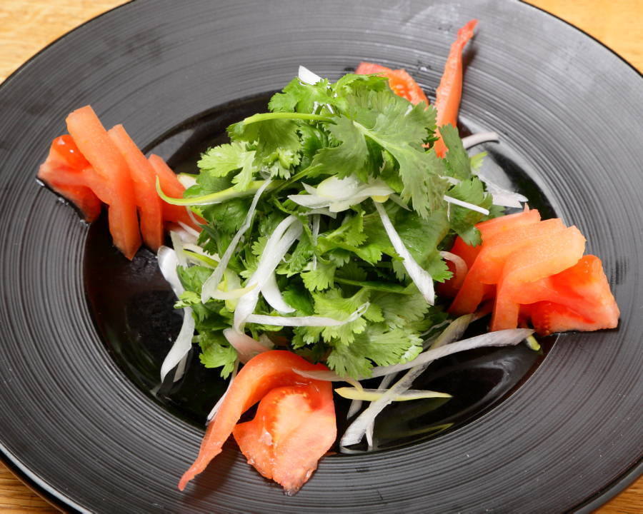 パクチーとトマトのサラダ（690円）