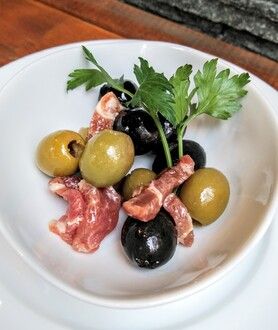 生ハム入り2種のオリーブマリネ