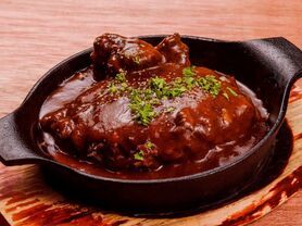 特製黒毛和牛ハンバーグ（自家製デミグラスソース）