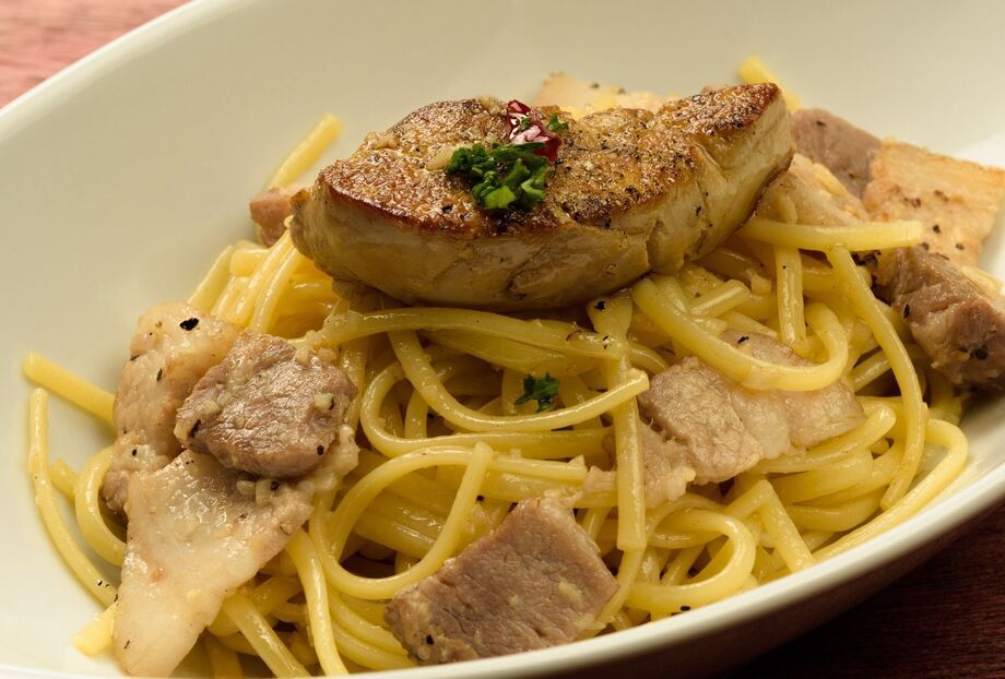 フォアグラパスタ　黒トリュフの香り 