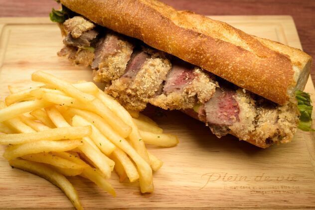 ザブトンの牛かつサンド （週末限定）