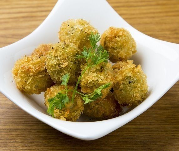 オリーブの肉詰め揚げ　～アンチョビ風味～（480円）