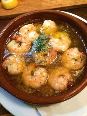 プリプリエビとたっぷりキノコの定番熱烈アヒージョ