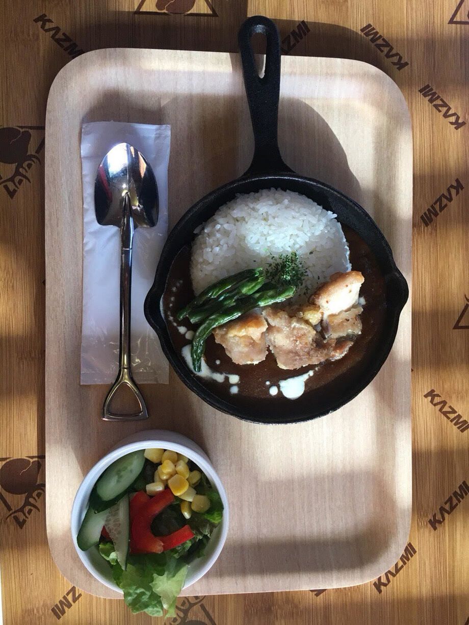 ランチ　チキンカレーセット　（サラダ・ドリンク付き）