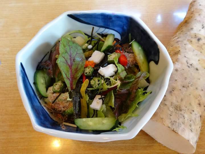 とろろのネバネバサラダ