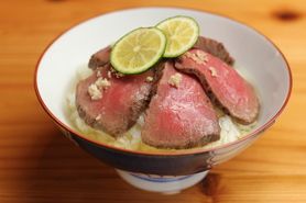 大和牛の赤身ステーキと西洋わさびのお茶漬け