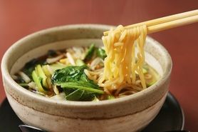 うま醤油ラーメン(青菜野菜盛)