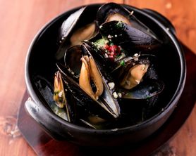 ムール貝の白ワイン蒸し 香草バター風味