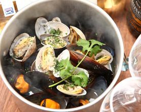 山盛りムール貝の白ワイン蒸し