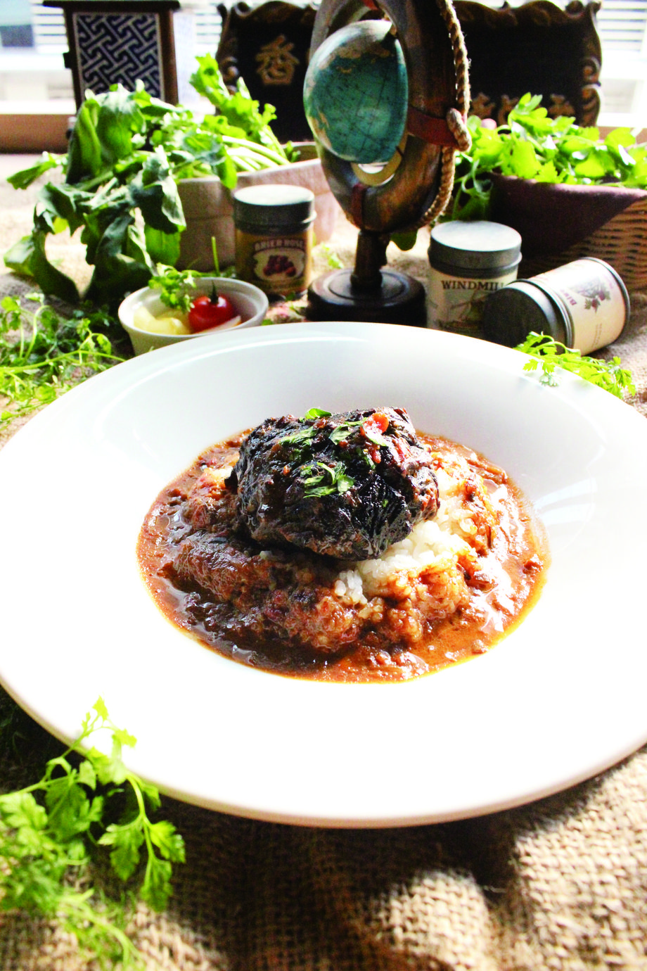 【自家製】 牛ホホ肉のカレー（ピクルス付）