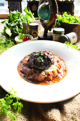 【自家製】 牛ホホ肉のカレー（ピクルス付）