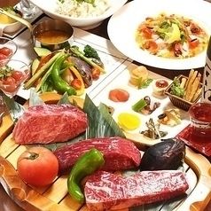 【女子会や宴会に♪】肉の寿司と和牛塊肉炭火焼ステーキ付き 2時間飲み放題付コース4000円