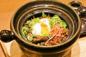 季節の土鍋ごはん《今の時期は和牛と牛蒡です》