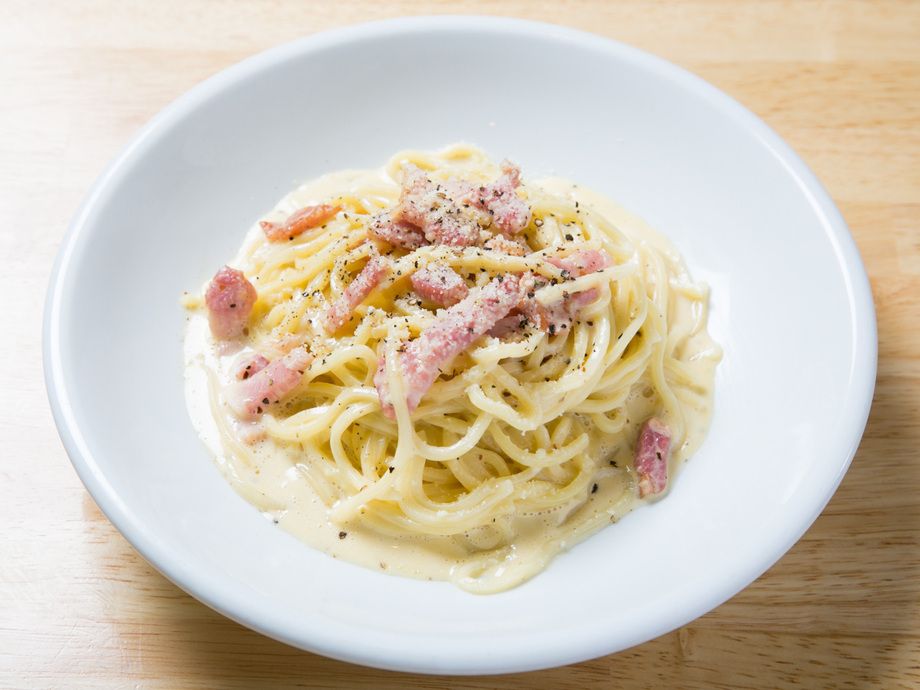 厚切りベーコンのカルボナーラ 