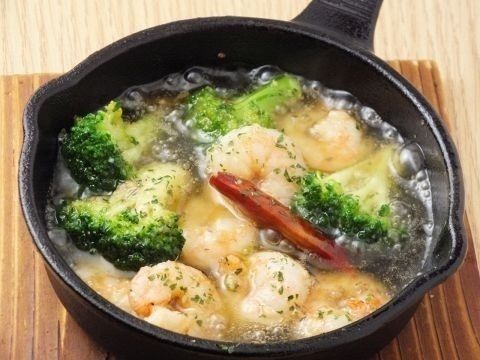 小海老と季節野菜のアヒージョ 