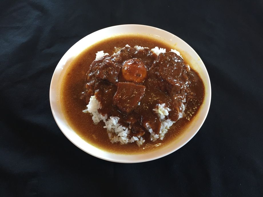 ちょっと贅沢な赤ワインで煮込んだ豚角煮カレー（つゆだくタイプ）