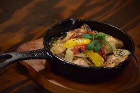 鶏もも肉の地中海風アヒージョ