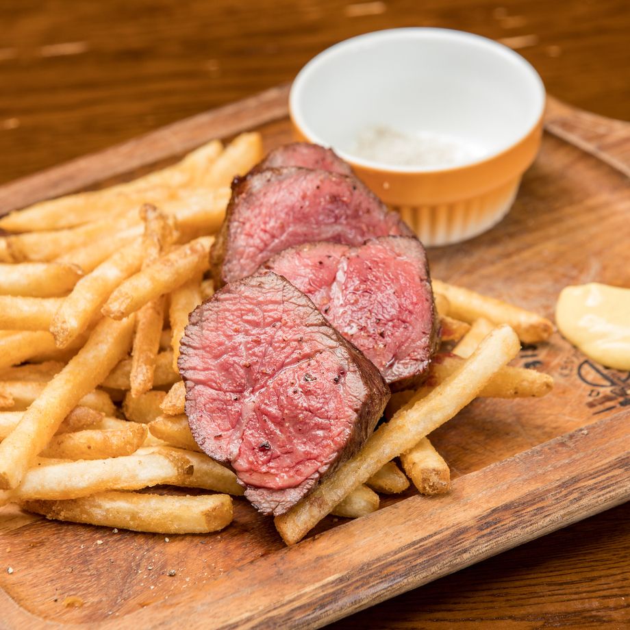 【熟成肉ドライエイジングビーフ】熟成肉の和牛ステーキ 〜フランス西海岸のゲランド塩で〜（1,650円〜/100g〜）