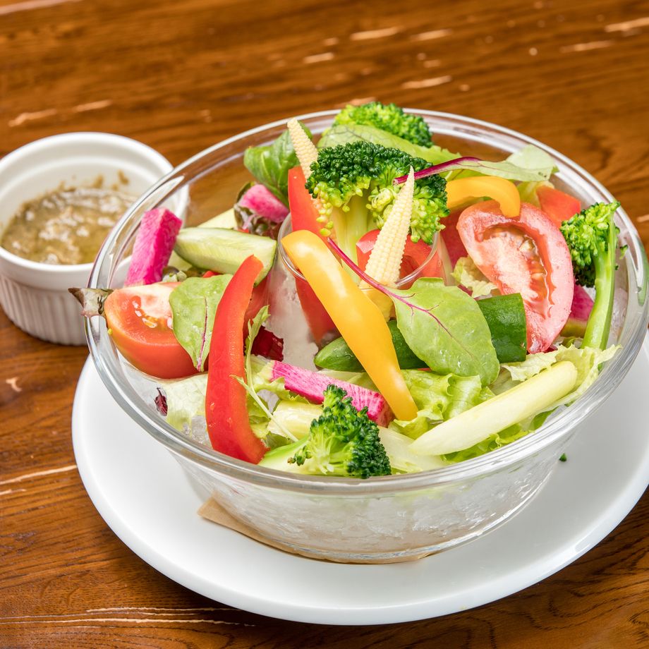 産地直送‼新鮮な野菜のバーニャカウダー 香ばしいニンニクとアンチョビのディップ（1,000円）