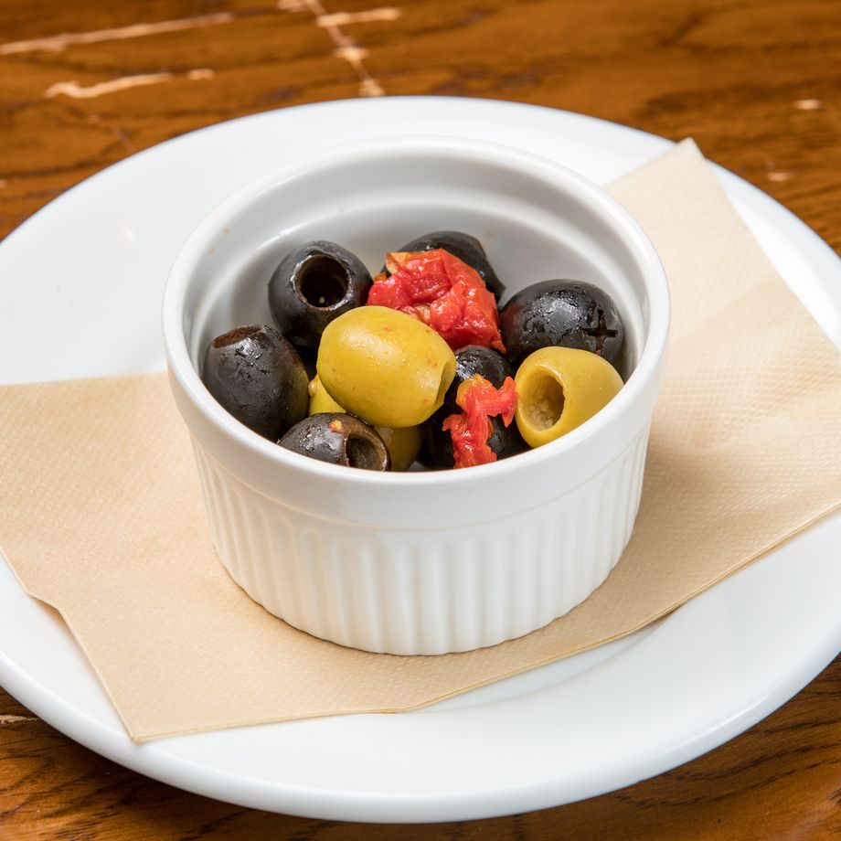 オリーブとドライトマトのハーブマリネ（380円）