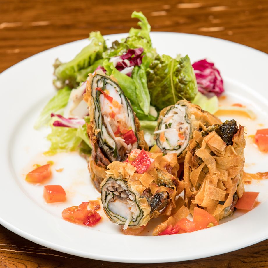 海老しんじょうの変わり揚げ シュリンプケーキ仕立て(春巻き)（950円）