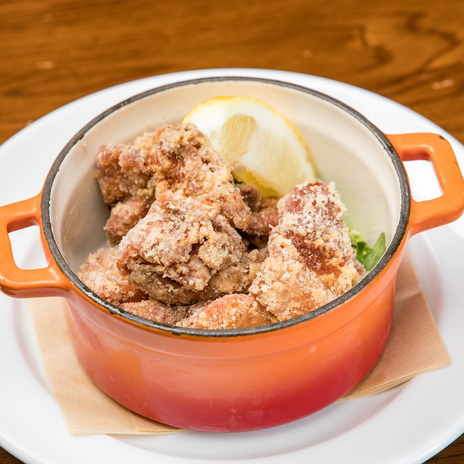 スパイシーなジャークチキンのから揚げ（650円）