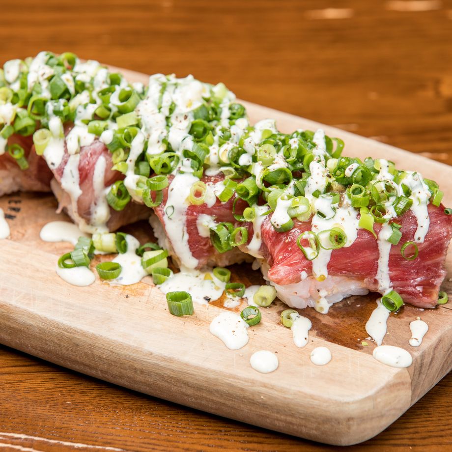 和牛熟成肉のビストロ風 肉寿司（1,200円）