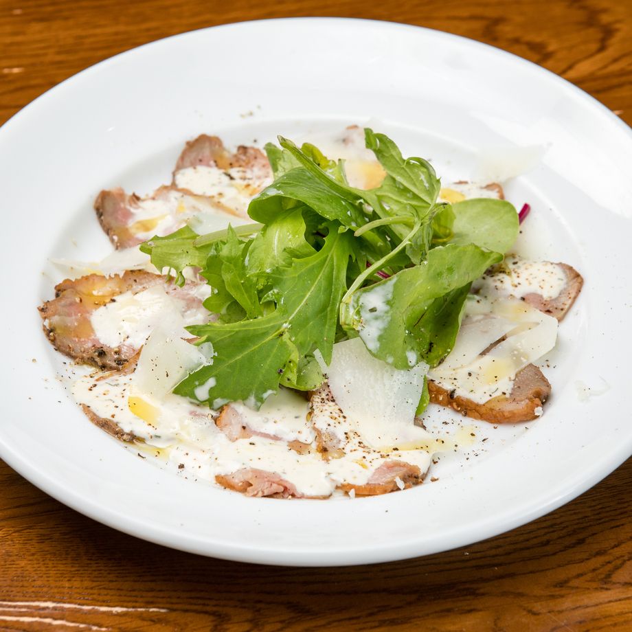 合鴨ローストのマリネ 黒胡椒風味 レフォールソース（650円）