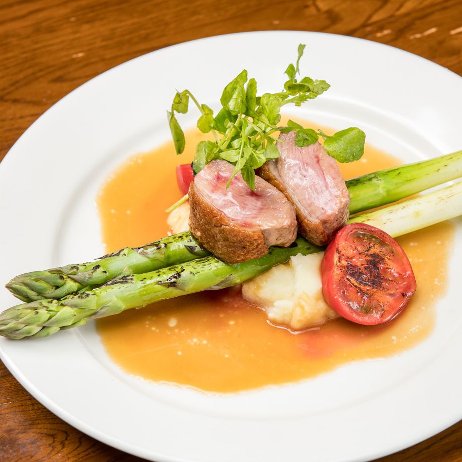 ハンガリー産‼鴨肉のステーキ 季節野菜のソテーと焦がしバター醤油ソース（1,150円）